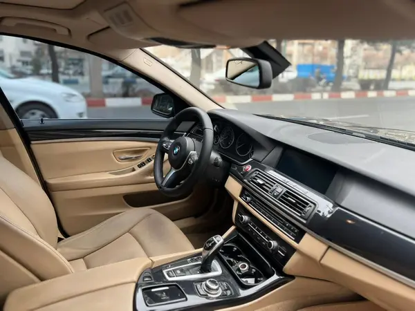 ب ام و، سری 5 سدان