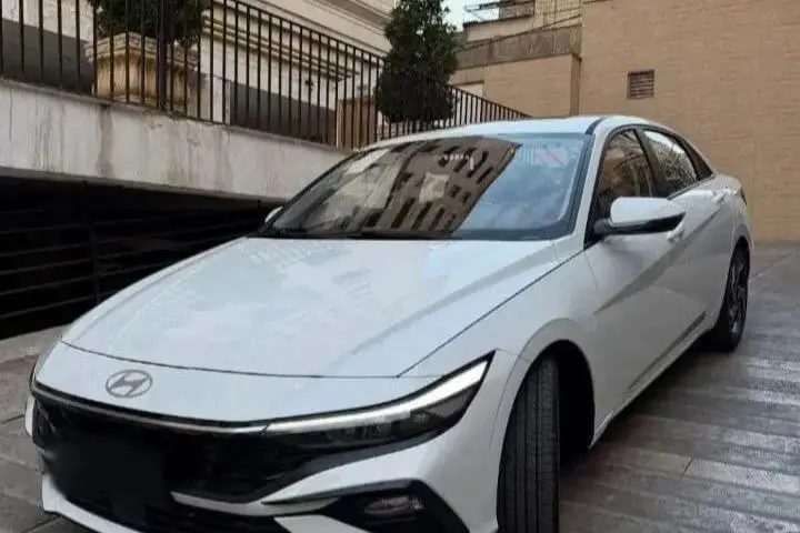 هیوندای،  النترا