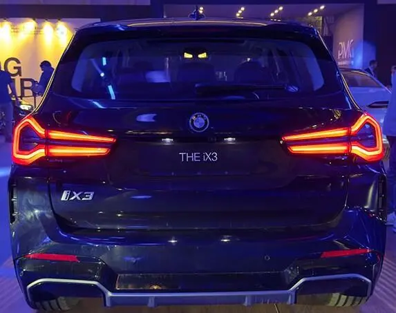 ب ام و، iX3