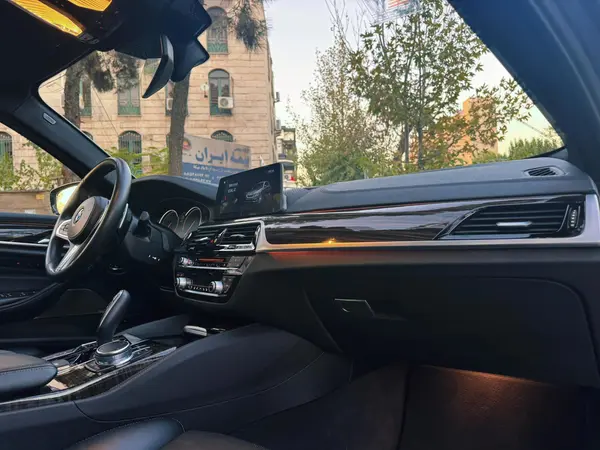 ب ام و، سری 5 سدان