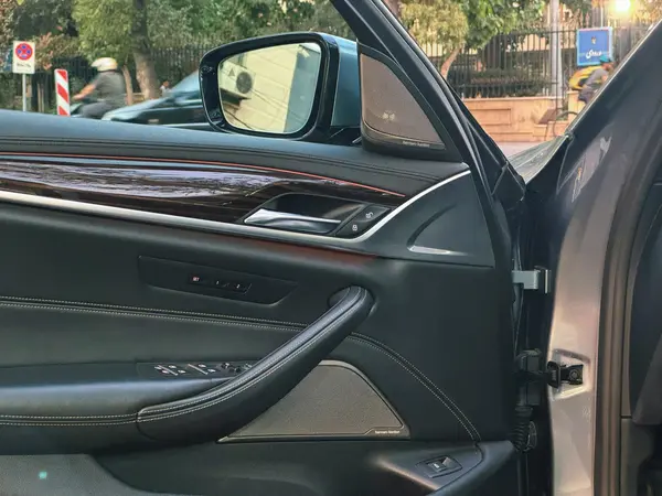 ب ام و، سری 5 سدان