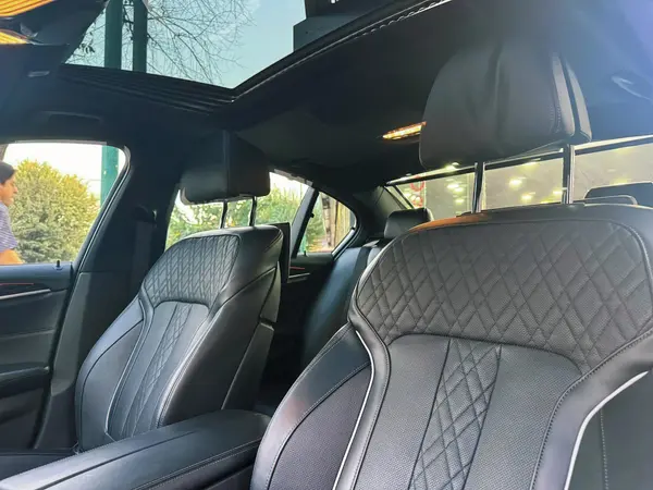 ب ام و، سری 5 سدان