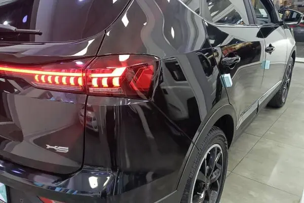 پیش فروش کی ام سی، X5