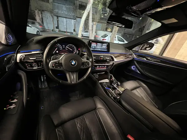 ب ام و، سری 5 سدان