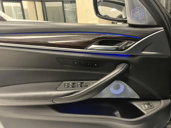 ب ام و، سری 5 سدان