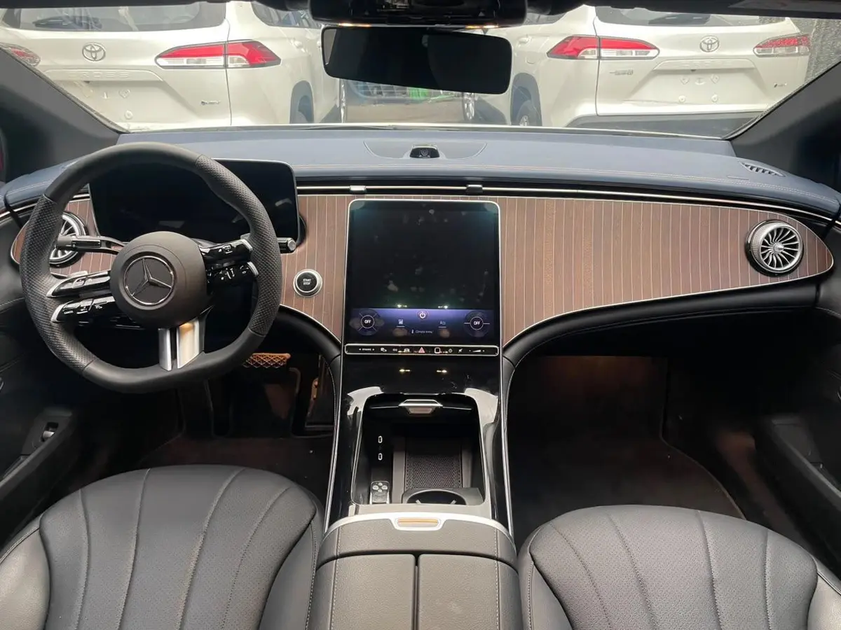 بنز،  EQE Sedan