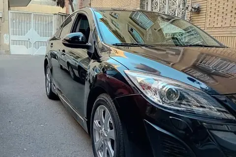 مزدا، 3 نیو صندوق دار