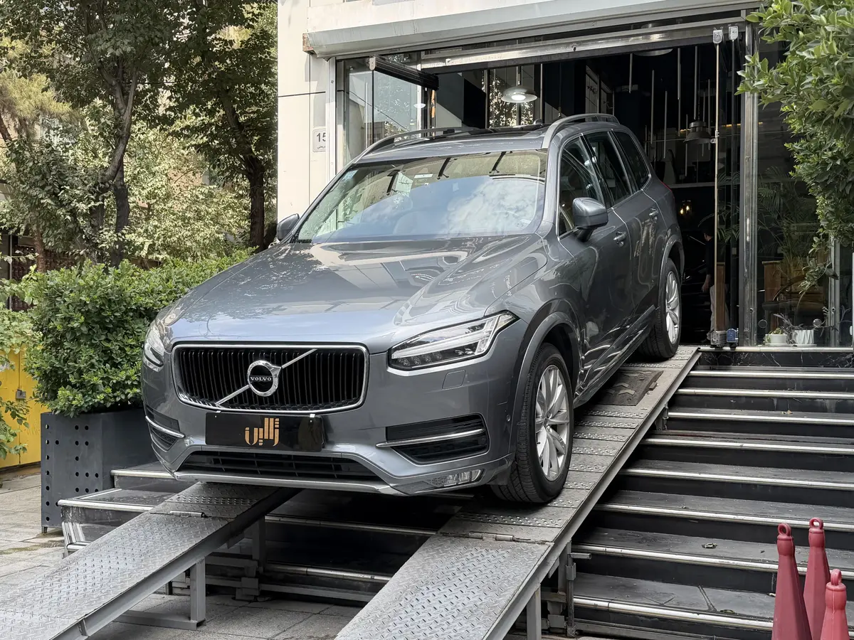 ولوو،  XC90