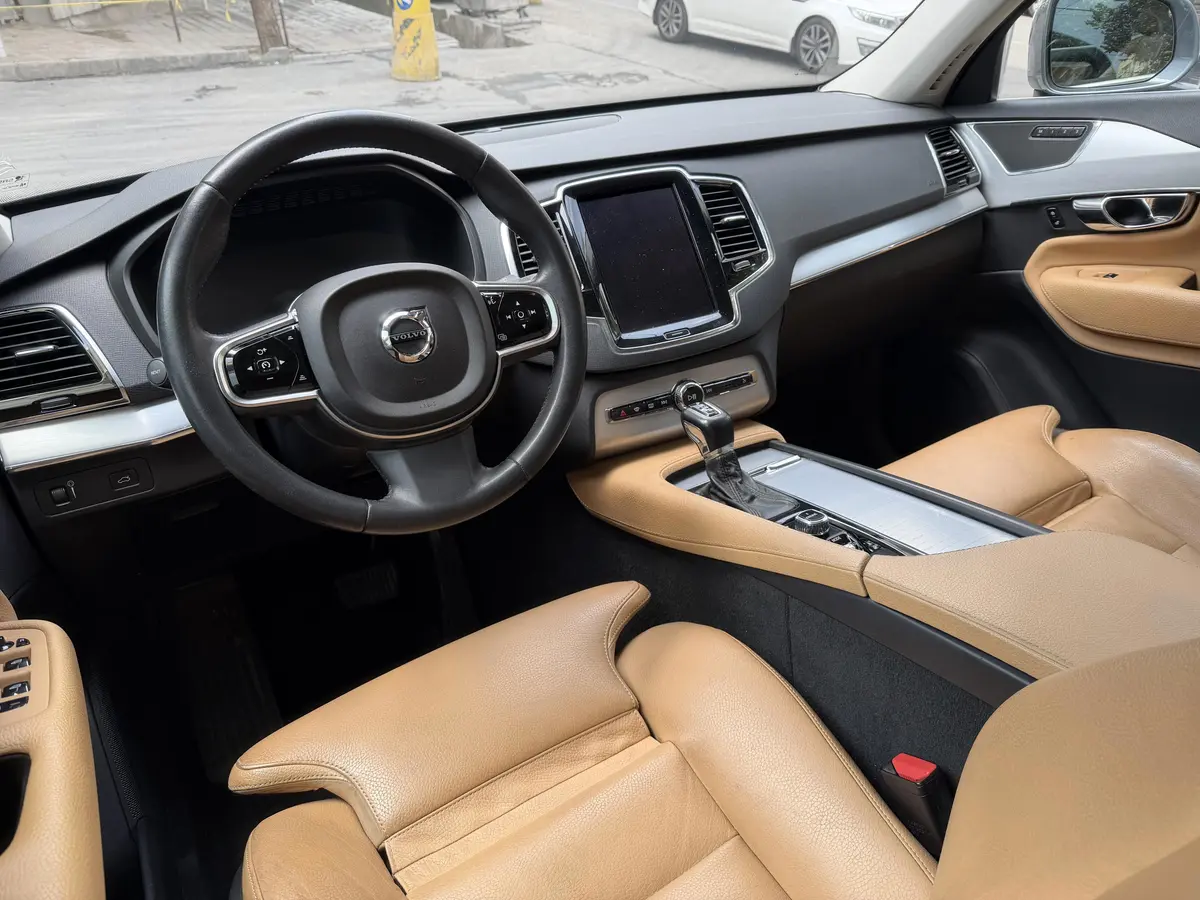 ولوو،  XC90