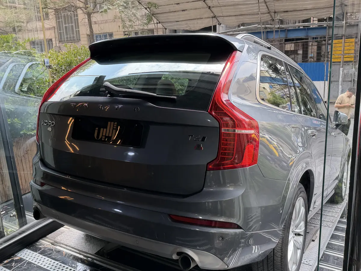 ولوو،  XC90
