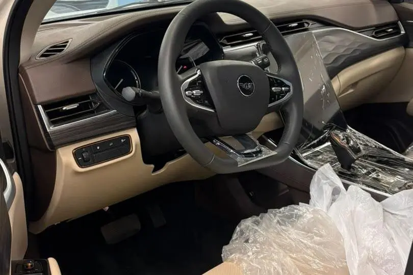 نیسان،  ترا