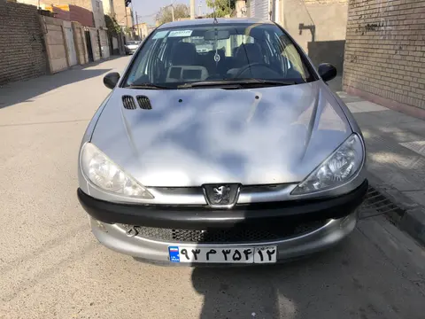 پژو، 206