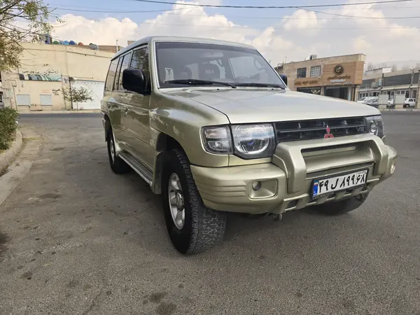 میتسوبیشی، پاجرو چهار در