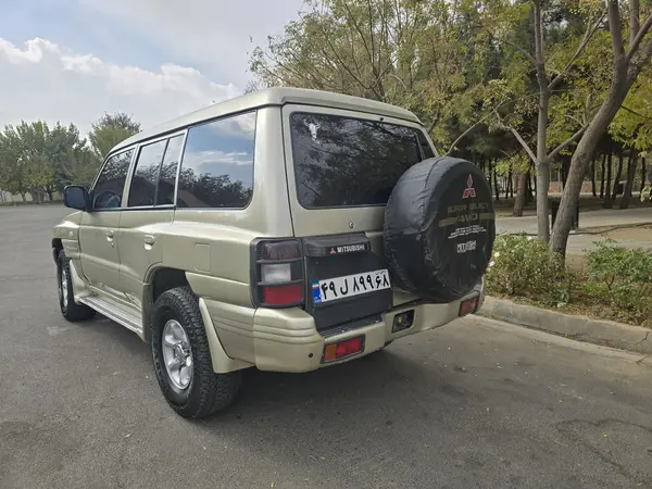 میتسوبیشی، پاجرو چهار در