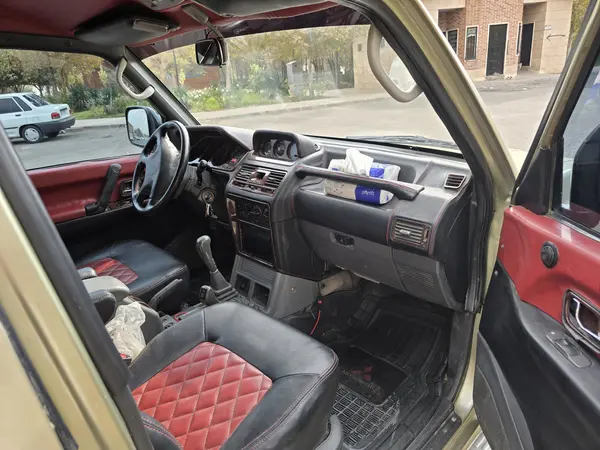 میتسوبیشی، پاجرو چهار در