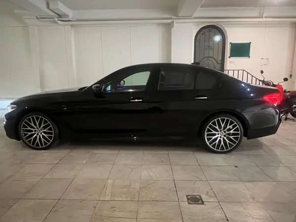 ب ام و، سری 5 سدان