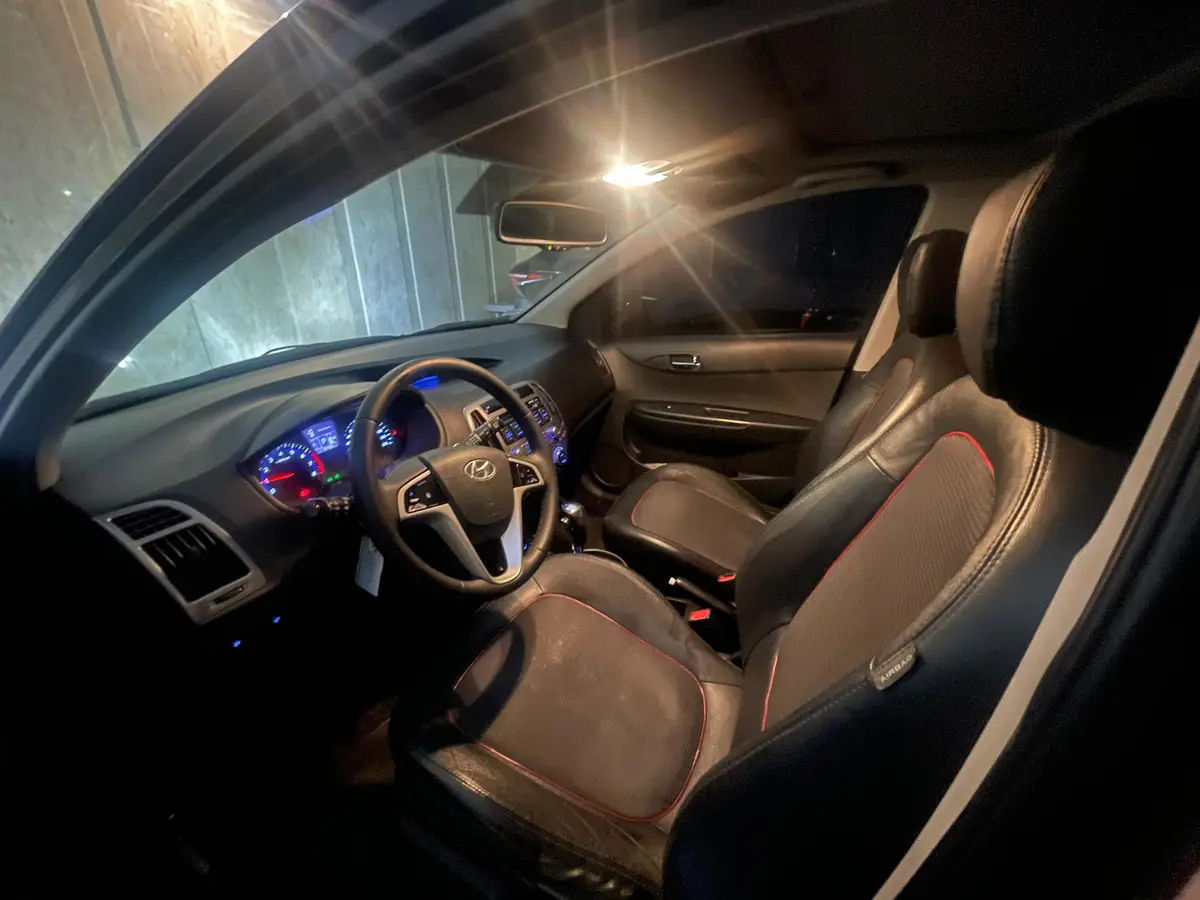 هیوندای،  i20