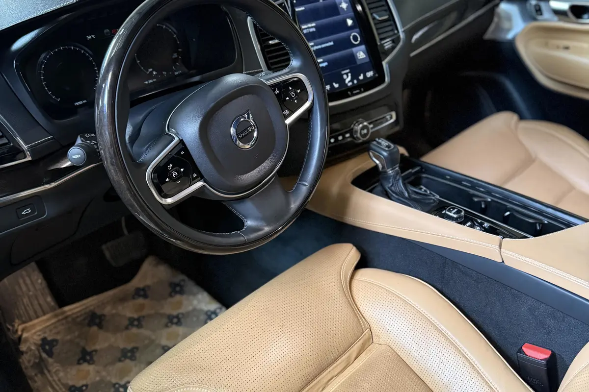 ولوو،  XC90