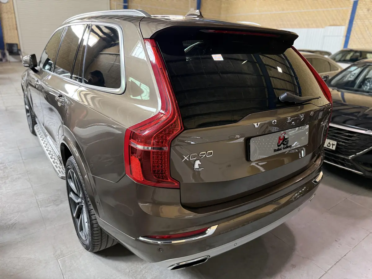 ولوو،  XC90