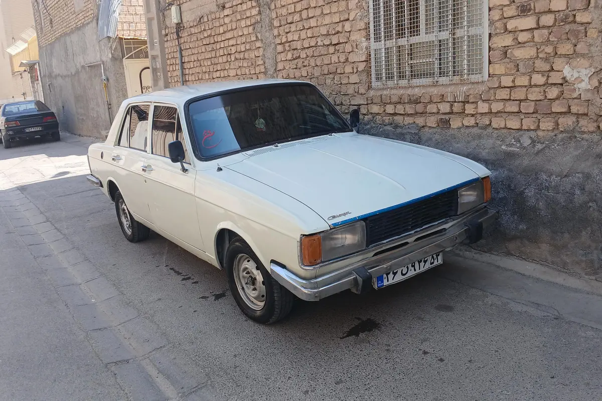 پیکان،  سدان