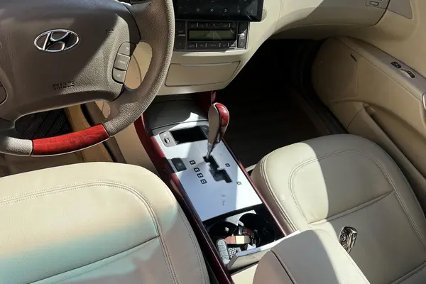 هیوندای، آزرا (گرنجور)