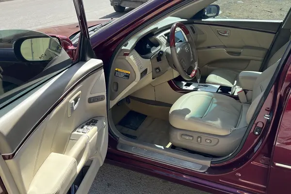 هیوندای، آزرا (گرنجور)