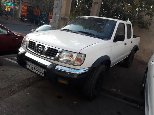 نیسان، پیکاپ دو کابین