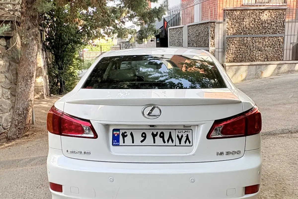 لکسوس  IS