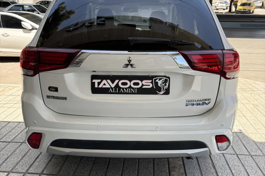 میتسوبیشی، اوتلندر PHEV