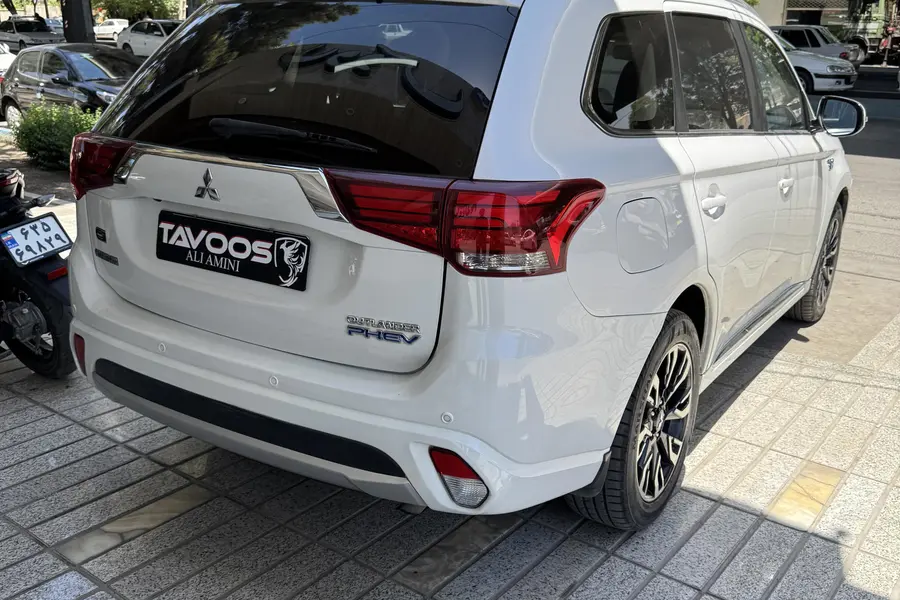 میتسوبیشی، اوتلندر PHEV