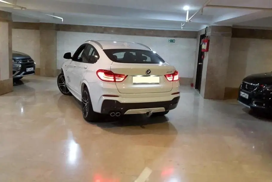 ب ام و  X4