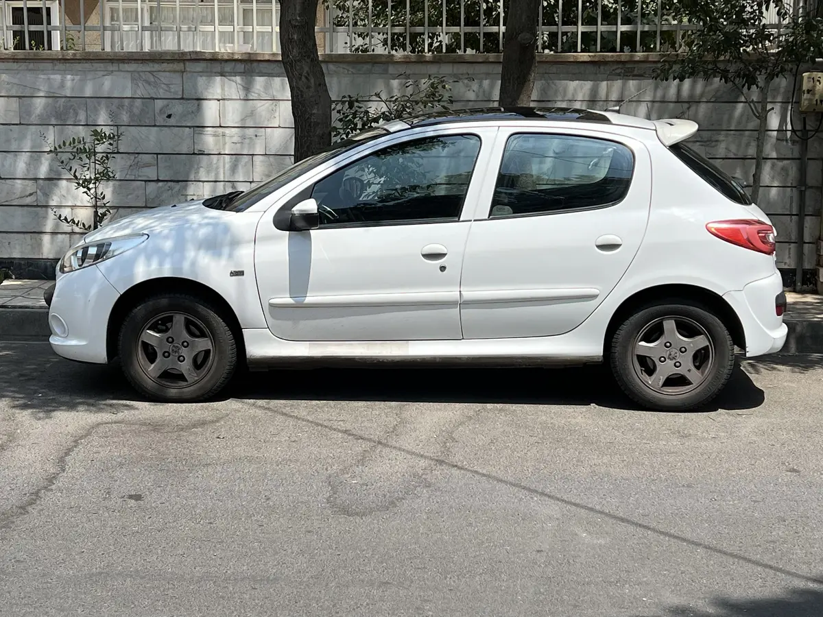 پژو،  207