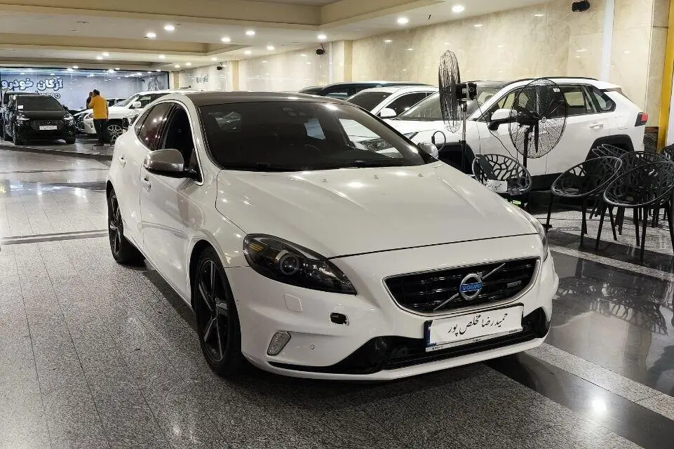 ولوو،  V40