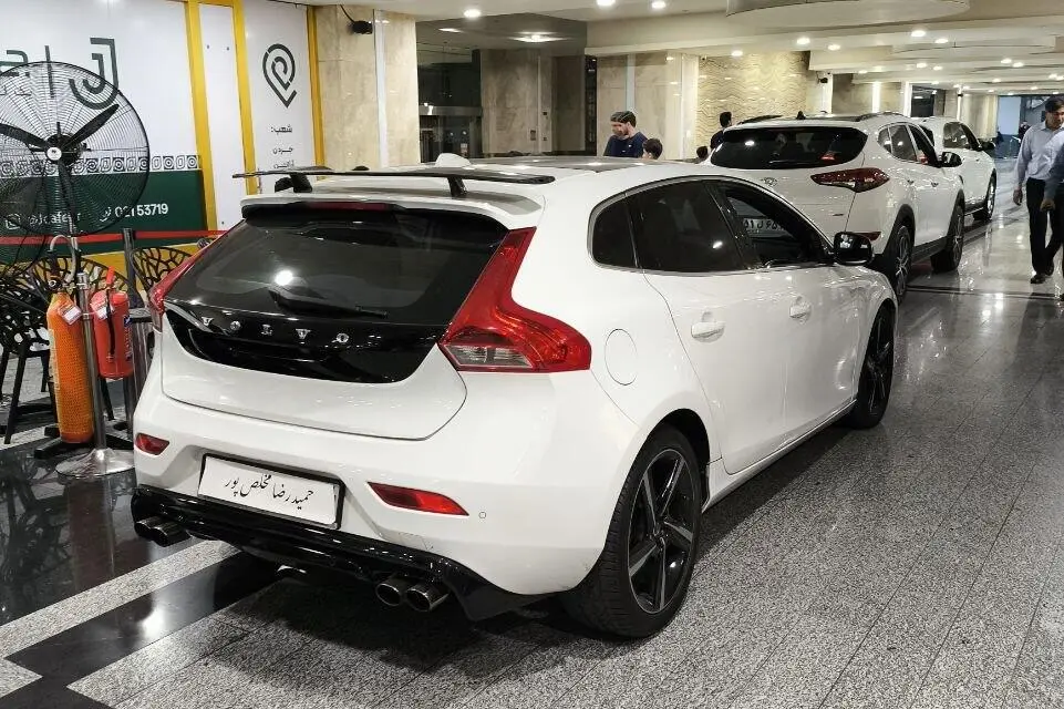 ولوو،  V40