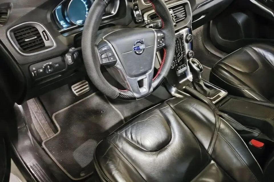 ولوو،  V40