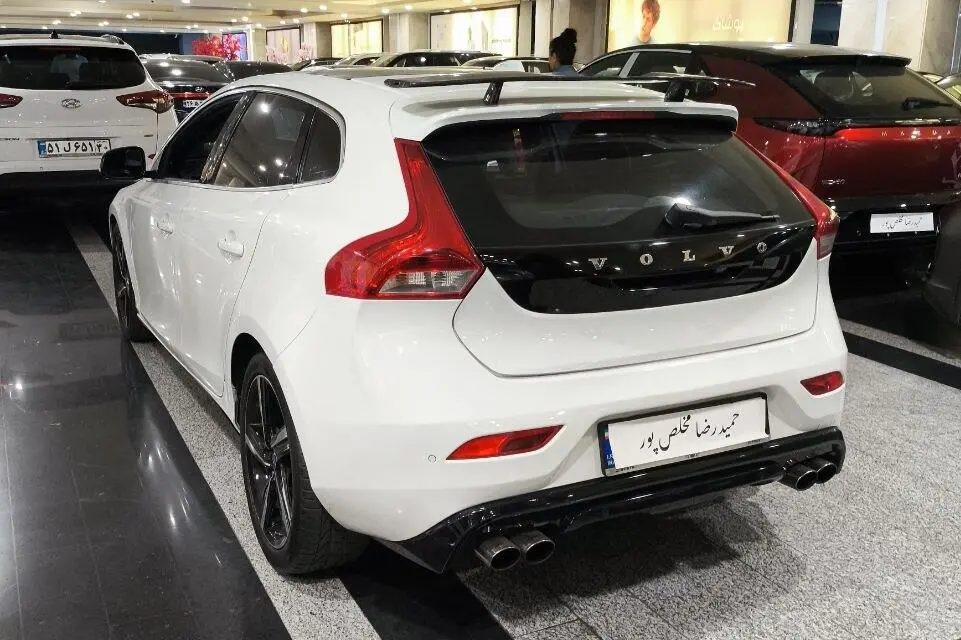 ولوو،  V40