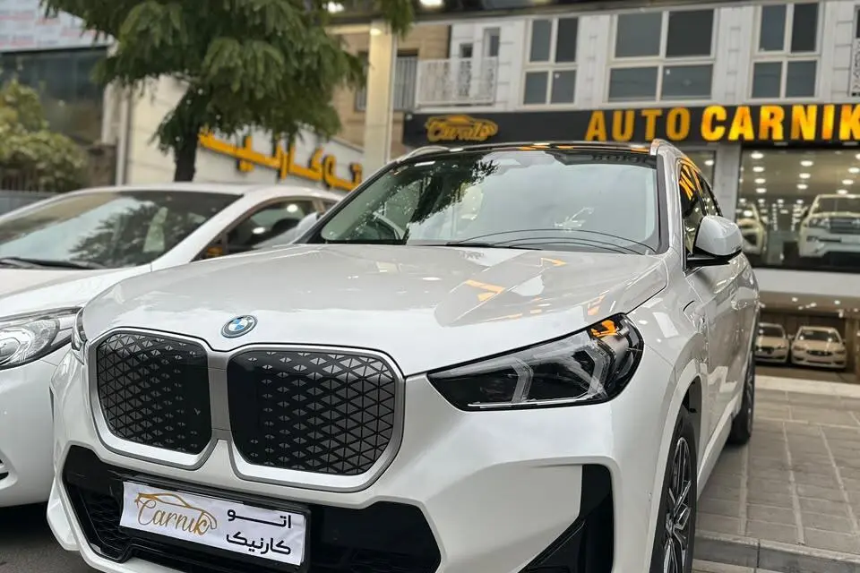 ب ام و،  iX1