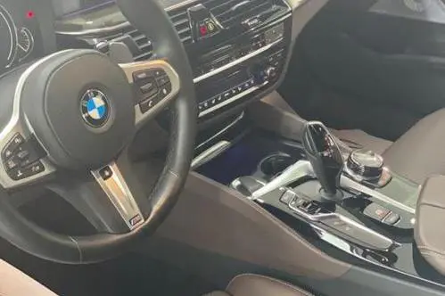 ب ام و، سری 5 سدان