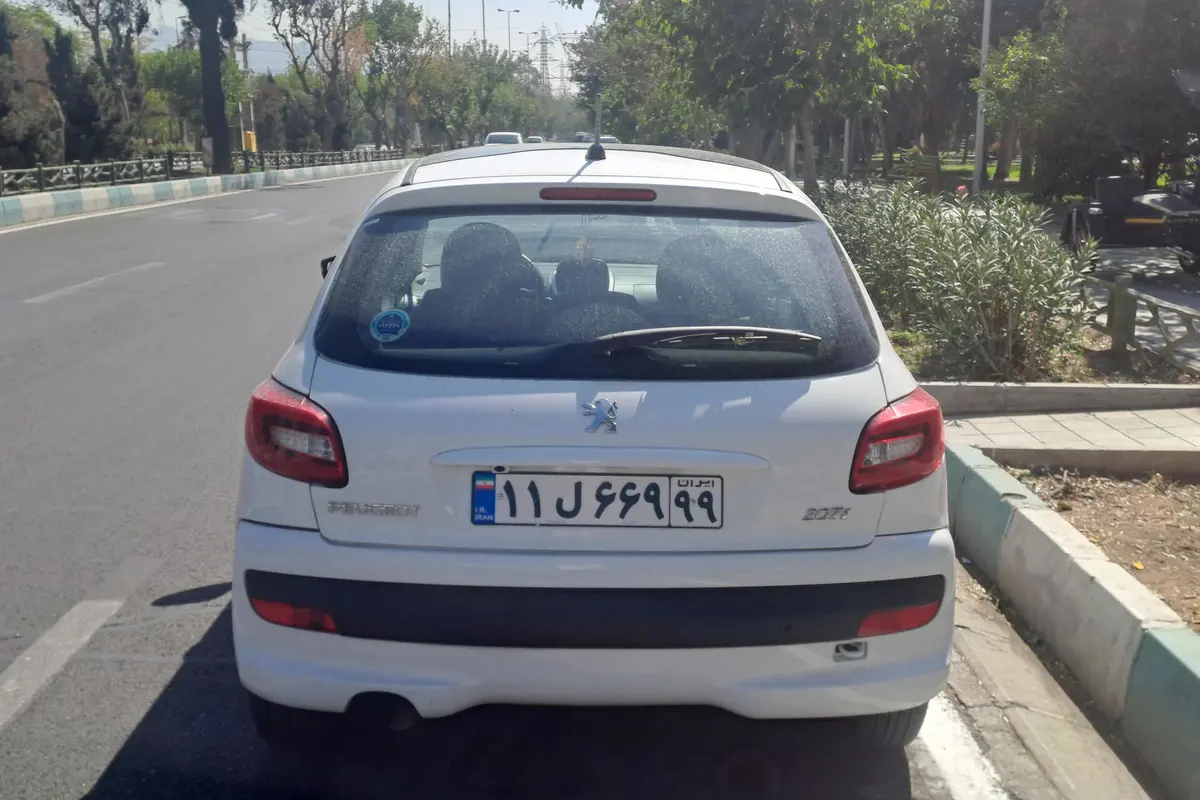 پژو،  207