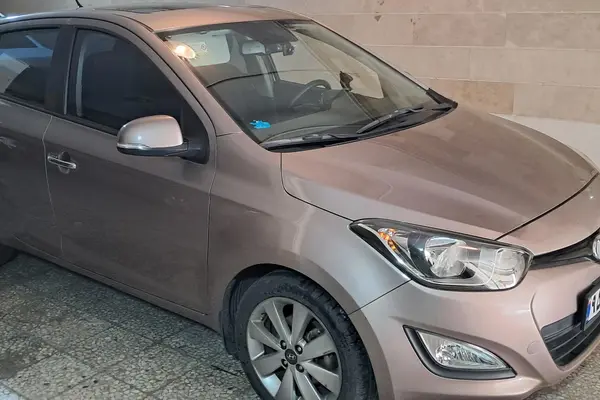 هیوندای  i20
