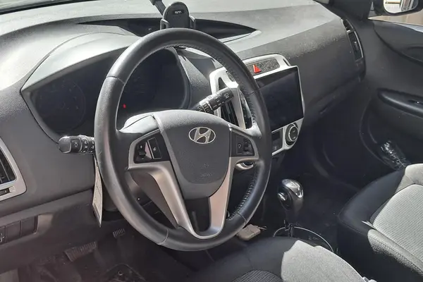 هیوندای  i20