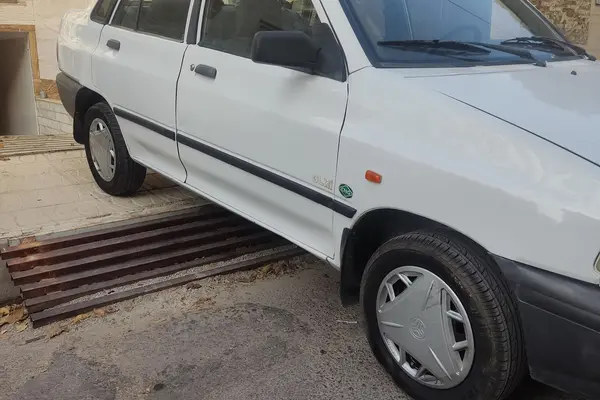 پراید، صندوق دار