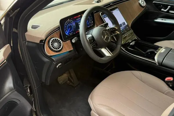 حواله بنز، EQE SUV