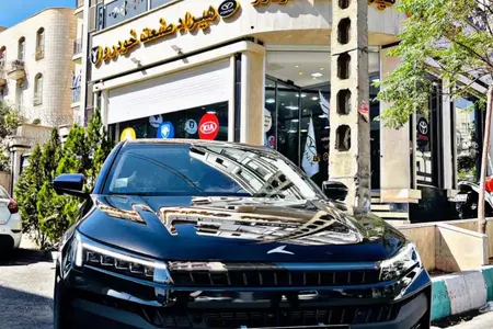 کی ام سی J7