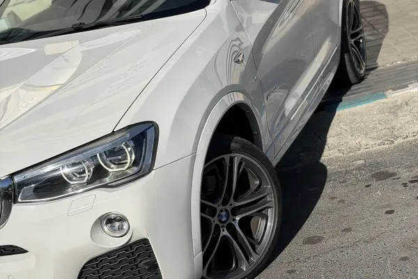 ب ام و  X4