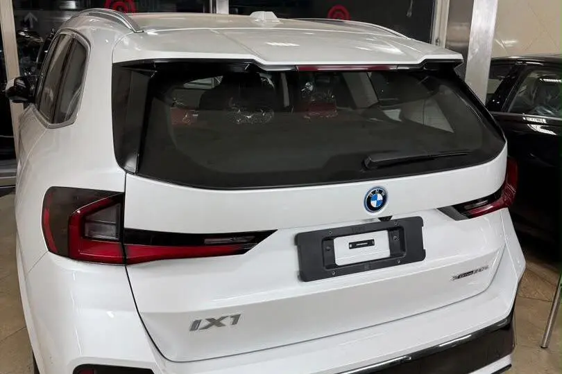 ب ام و،  iX1