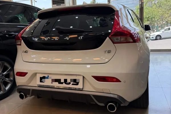ولوو  V40