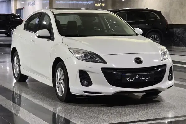 مزدا، 3 نیو صندوق دار