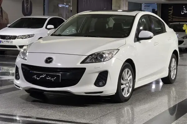 مزدا، 3 نیو صندوق دار