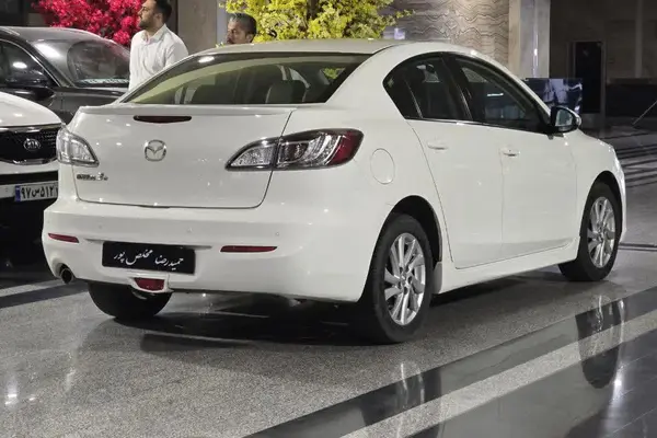 مزدا، 3 نیو صندوق دار